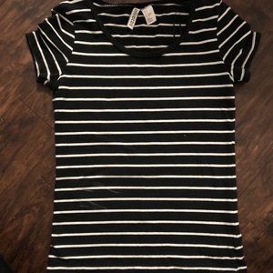 Black and white stripe tee